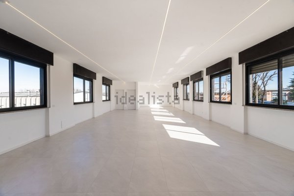 ufficio in vendita a Peschiera Borromeo in zona Canzo