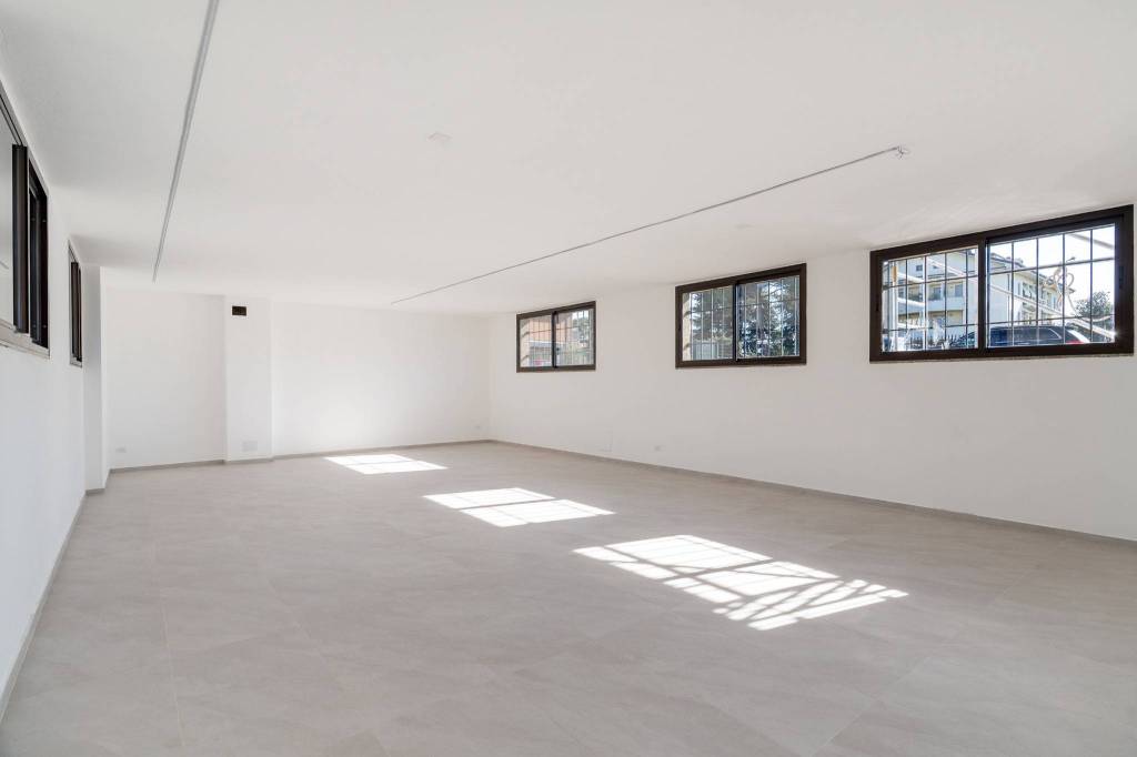 ufficio in vendita a Peschiera Borromeo in zona Canzo