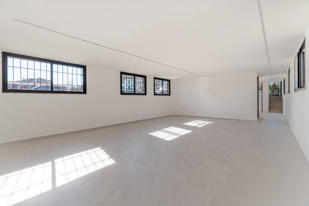 ufficio in vendita a Peschiera Borromeo in zona Canzo