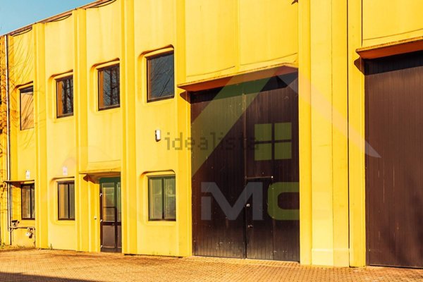 locale commerciale in vendita a Peschiera Borromeo