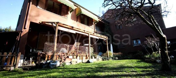 casa indipendente in vendita a Peschiera Borromeo in zona Bettola
