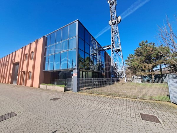locale commerciale in vendita a Peschiera Borromeo