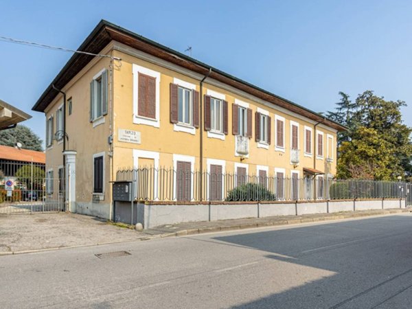 casa indipendente in vendita a Peschiera Borromeo in zona Canzo