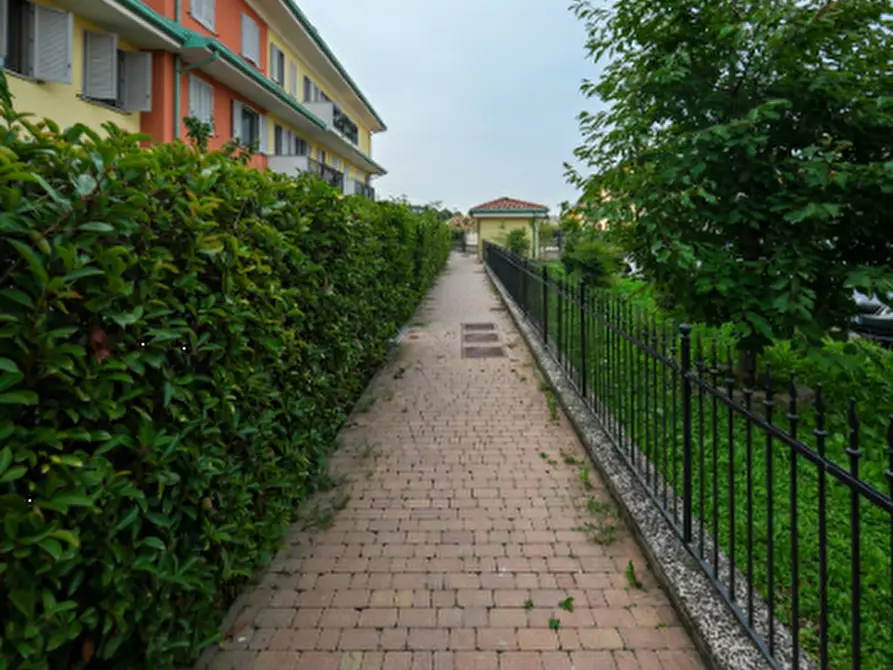 appartamento in vendita a Peschiera Borromeo in zona Bettola