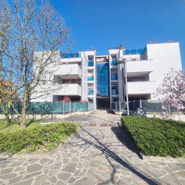 appartamento in vendita a Peschiera Borromeo in zona Linate