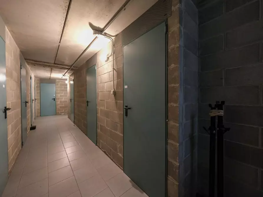 locale di sgombero in vendita a Peschiera Borromeo