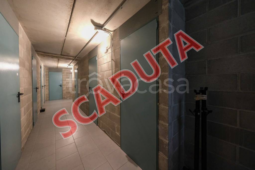 locale commerciale in vendita a Peschiera Borromeo in zona Bettola