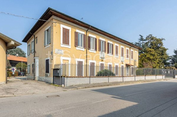 casa indipendente in vendita a Peschiera Borromeo in zona Canzo