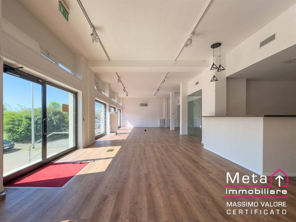 negozio in vendita a Peschiera Borromeo