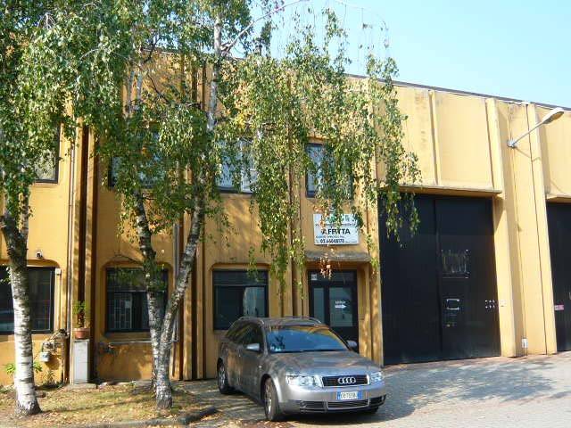 locale commerciale in vendita a Peschiera Borromeo in zona Bettola