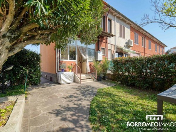 appartamento in vendita a Peschiera Borromeo in zona Mezzate