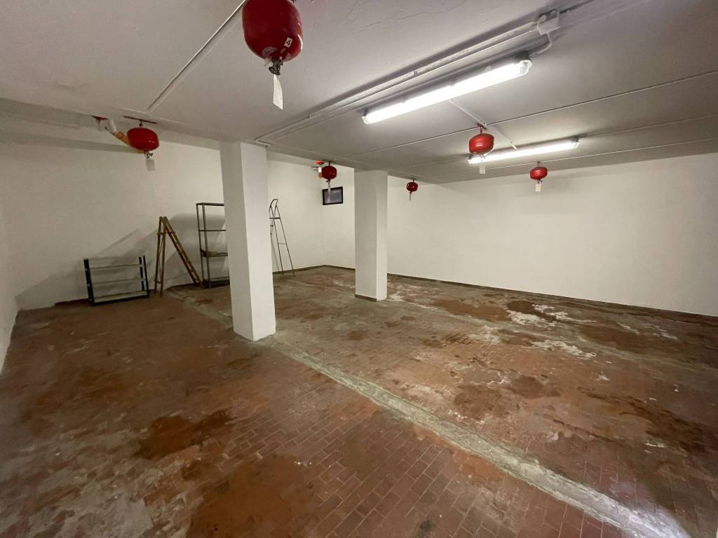 locale commerciale in vendita a Peschiera Borromeo in zona Bettola