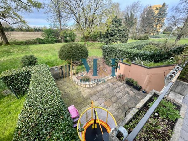 casa indipendente in vendita a Peschiera Borromeo in zona San Bovio