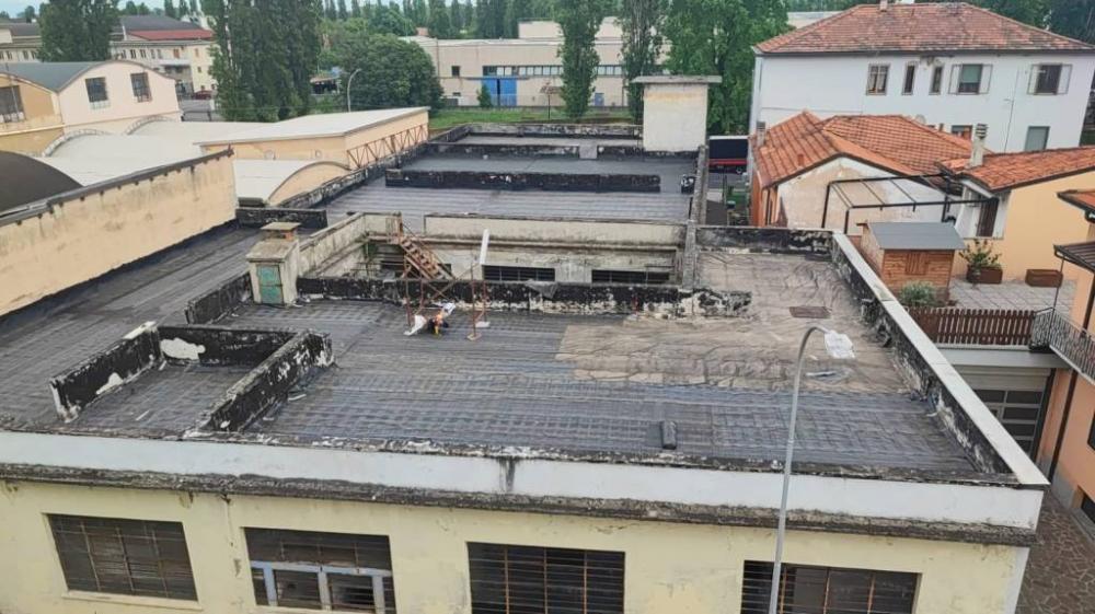 capannone in vendita a Peschiera Borromeo in zona Mezzate