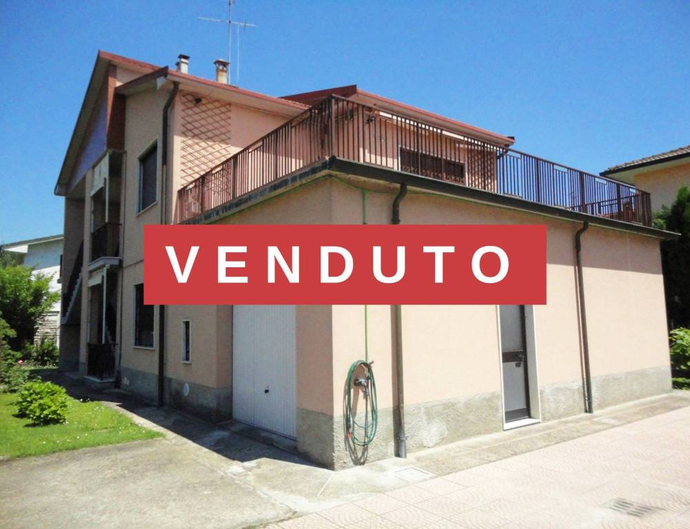 casa indipendente in vendita a Peschiera Borromeo in zona Bellaria