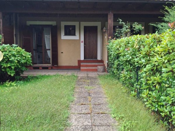 casa indipendente in vendita a Peschiera Borromeo in zona Bettola