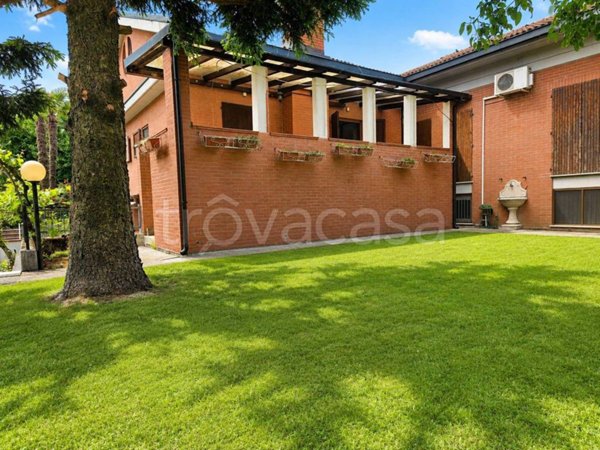 casa indipendente in vendita a Peschiera Borromeo in zona Bettola