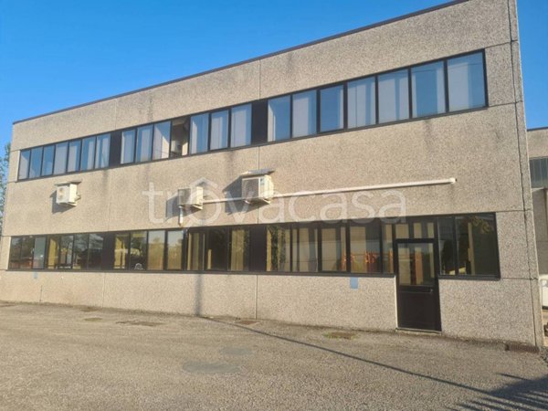 locale commerciale in vendita a Peschiera Borromeo in zona Bettola