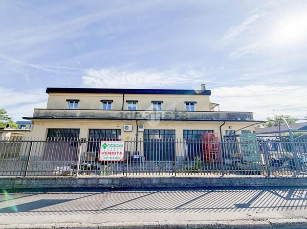 capannone in vendita a Peschiera Borromeo in zona Bettola