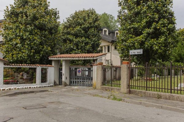 casa indipendente in vendita a Peschiera Borromeo in zona Mezzate