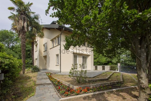 casa indipendente in vendita a Peschiera Borromeo in zona Mezzate