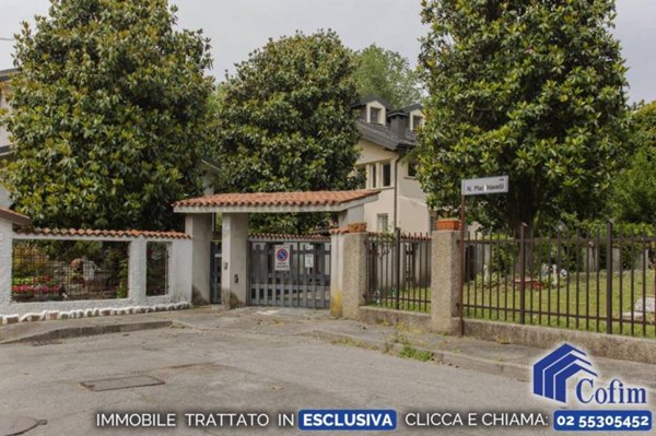 casa indipendente in vendita a Peschiera Borromeo in zona Mezzate