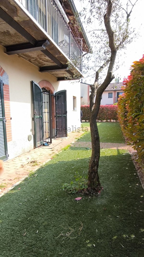 appartamento in vendita a Peschiera Borromeo in zona Mezzate