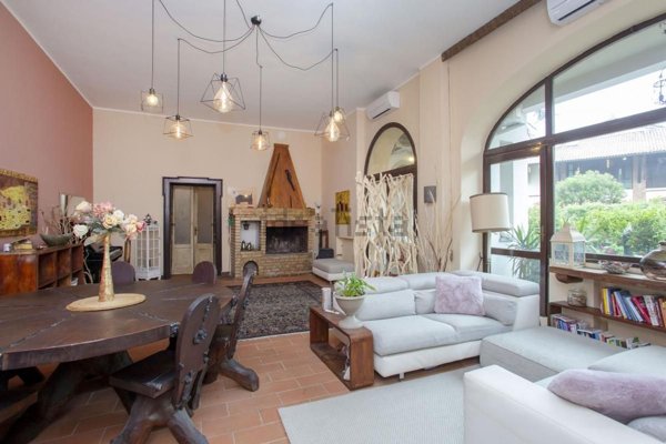 casa indipendente in vendita a Peschiera Borromeo in zona Canzo