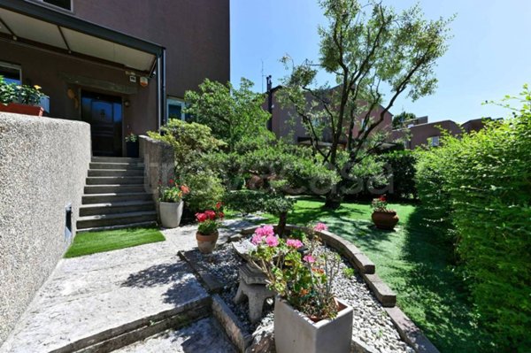 casa indipendente in vendita a Peschiera Borromeo in zona San Bovio