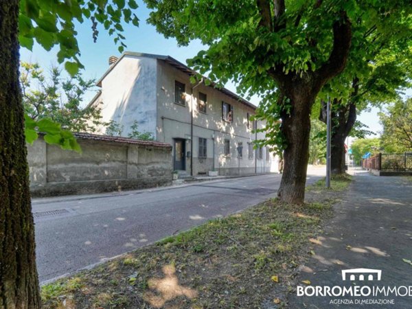 casa indipendente in vendita a Peschiera Borromeo in zona Linate
