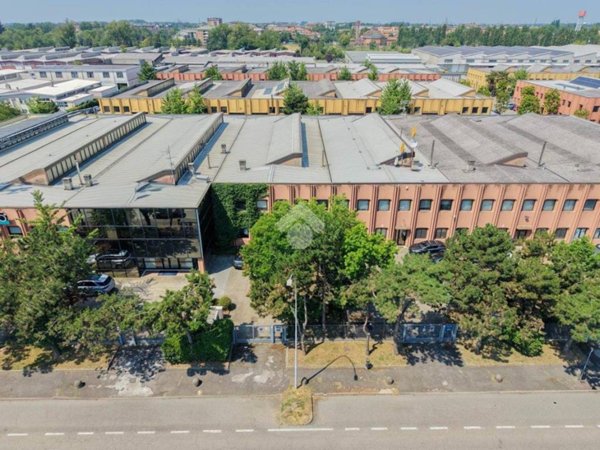 locale commerciale in vendita a Peschiera Borromeo in zona Bettola