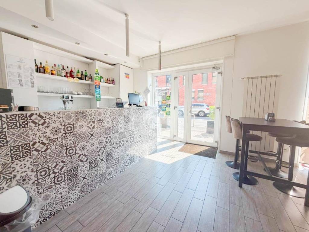 negozio in vendita a Peschiera Borromeo in zona Mezzate