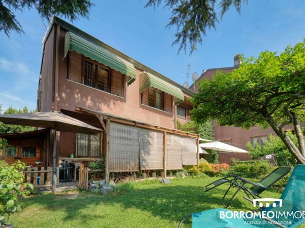 casa indipendente in vendita a Peschiera Borromeo in zona Bettola