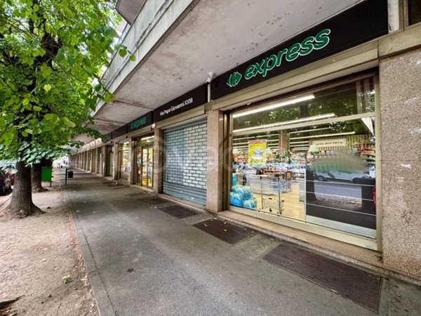 negozio in vendita a Peschiera Borromeo