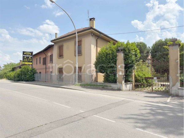 casa indipendente in vendita a Peschiera Borromeo in zona Bettola