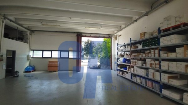 capannone in vendita a Peschiera Borromeo