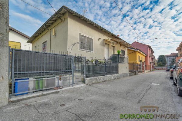 casa indipendente in vendita a Peschiera Borromeo in zona Bettola