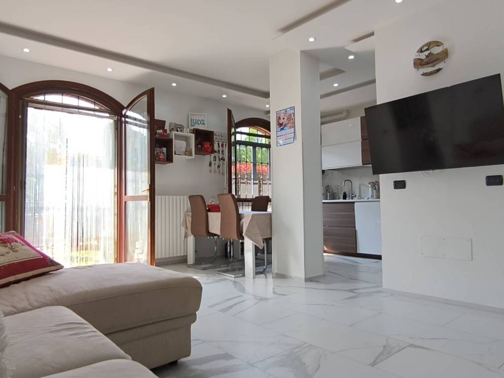 appartamento in vendita a Peschiera Borromeo in zona Mezzate