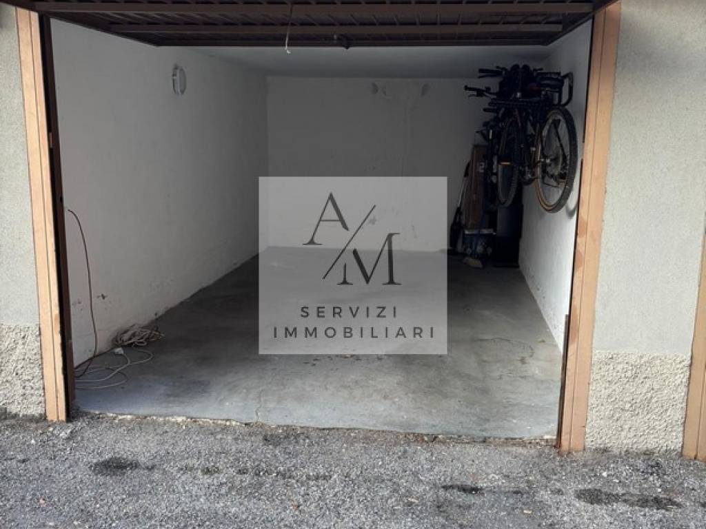 box auto in vendita a Peschiera Borromeo in zona San Bovio