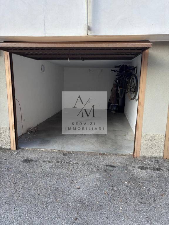 box auto in vendita a Peschiera Borromeo in zona San Bovio
