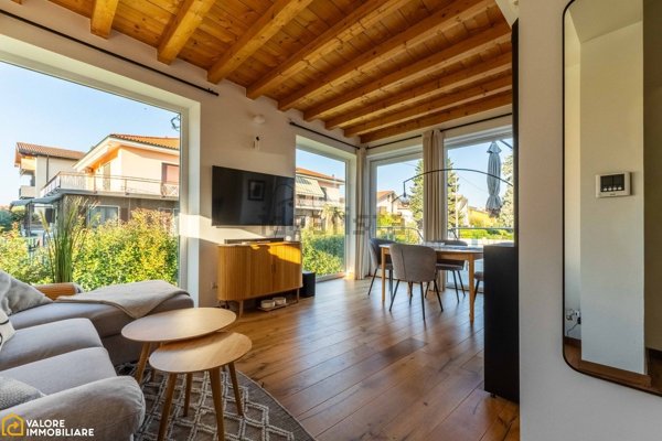 casa indipendente in vendita a Peschiera Borromeo in zona Bettola