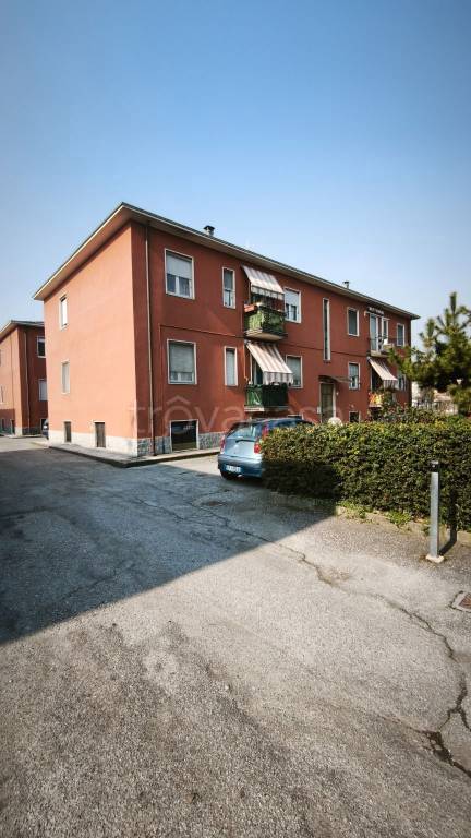 appartamento in vendita a Peschiera Borromeo in zona Canzo