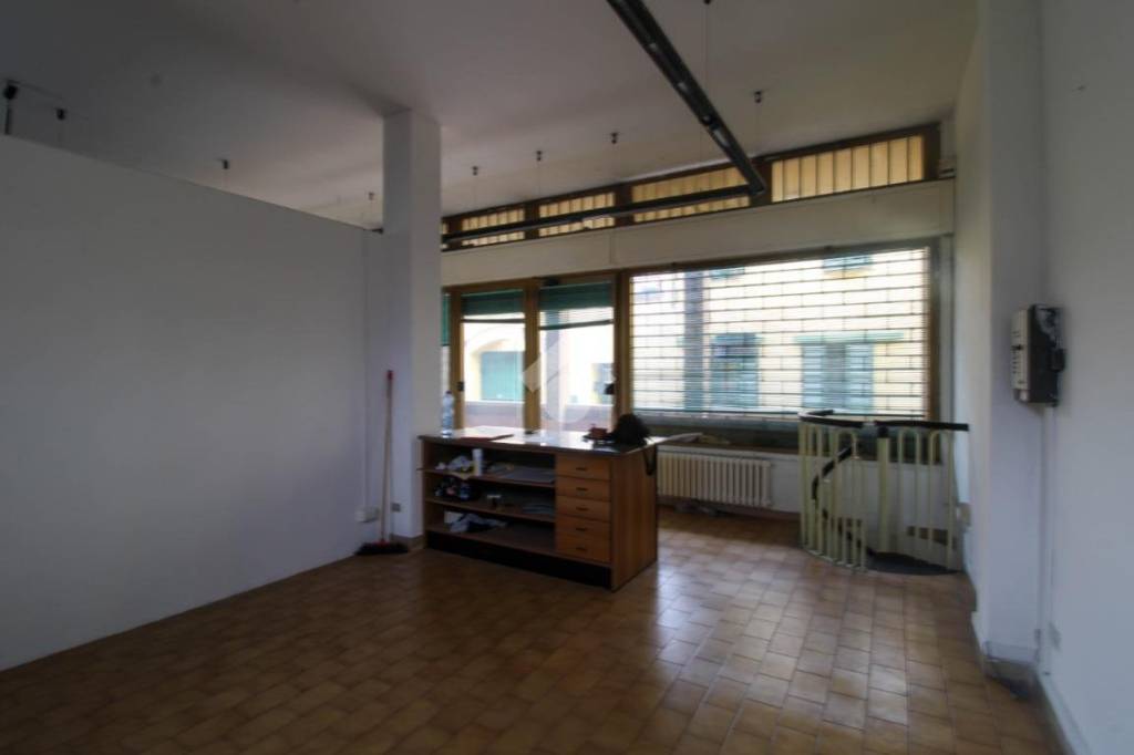 locale commerciale in vendita a Pessano con Bornago