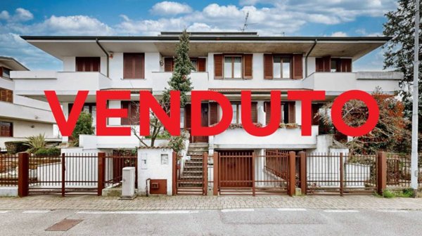 casa indipendente in vendita a Pessano con Bornago