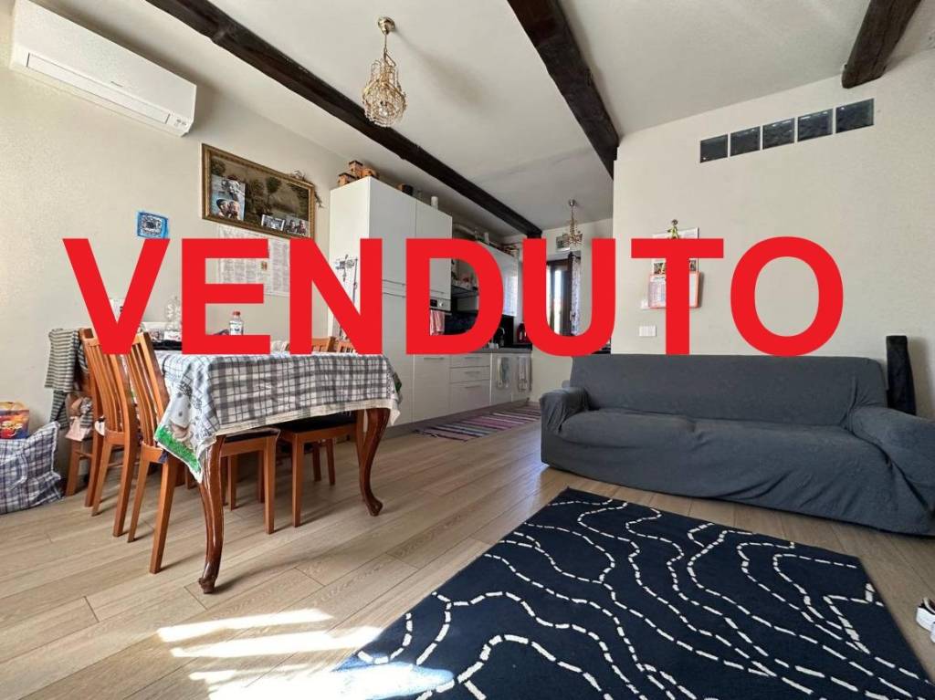 casa indipendente in vendita a Pessano con Bornago