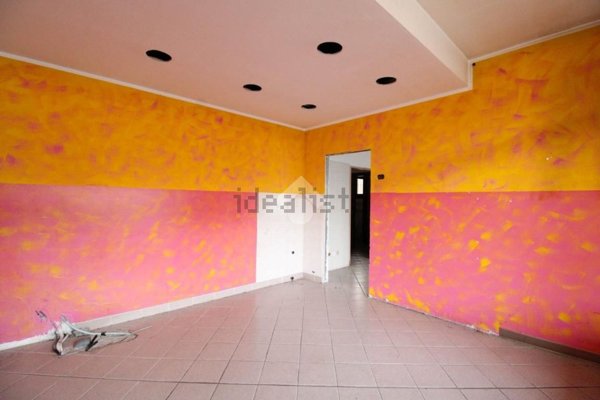 negozio in vendita a Pessano con Bornago
