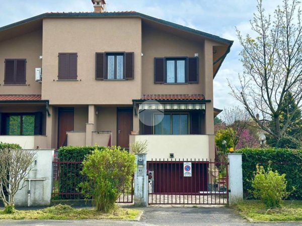 casa indipendente in vendita a Pessano con Bornago