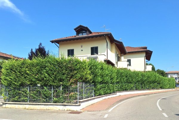 casa indipendente in vendita a Pessano con Bornago
