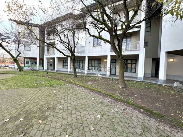 ufficio in vendita a Pessano con Bornago