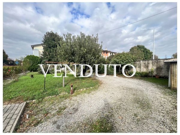 casa indipendente in vendita a Pessano con Bornago
